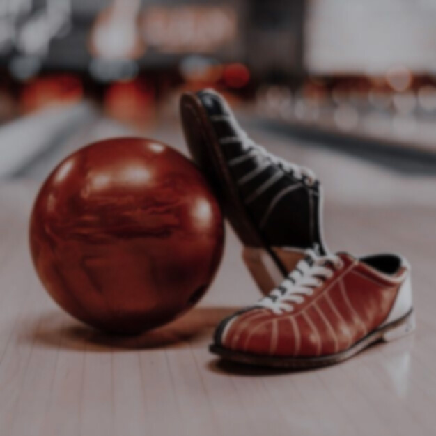 Bola y zapatos de boliche